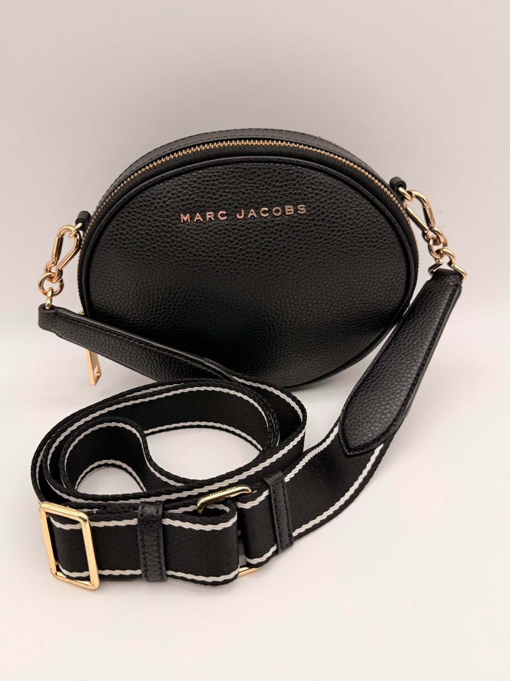 MARC JACOBS Rewind Oval Pebbled Leather Crossbody Bag Black Authenticated